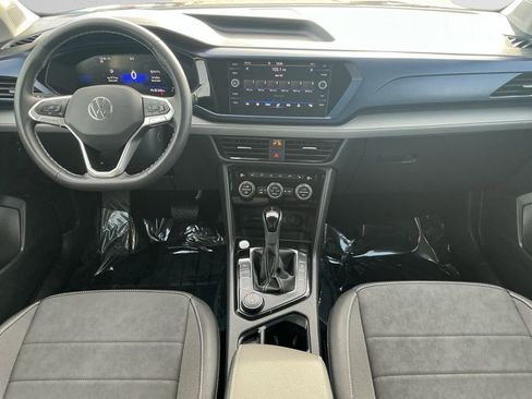 Used 2024 Volkswagen Taos SE image 10