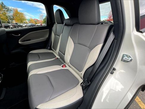 Used 2025 Subaru Forester Limited image 22