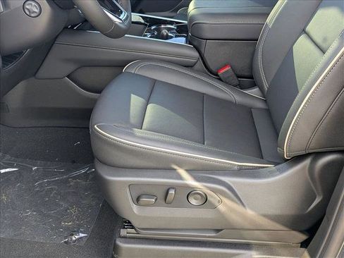 New 2025 Chevrolet Suburban Premier image 4