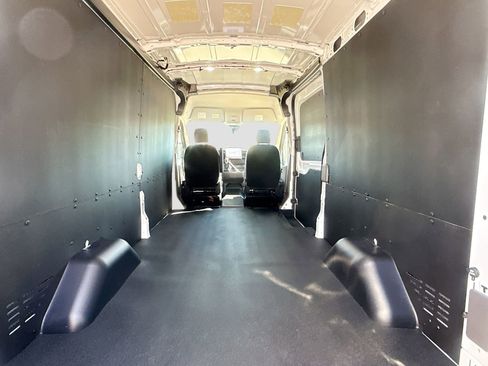 New 2026 Ford Transit 250 148 Medium Roof w/ Load Area Protection Package RWD image 28