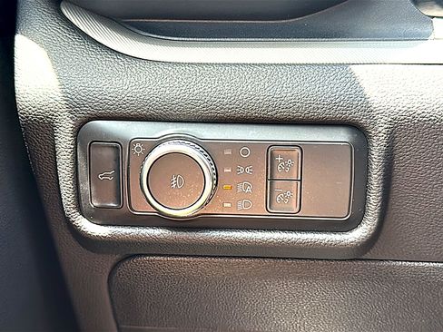Used 2022 Ford Explorer XLT w/ Equipment Group 202A RWD image 38