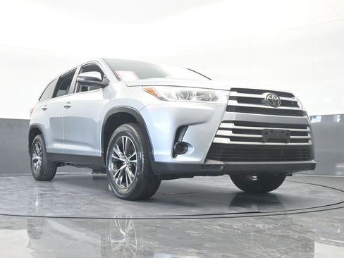 Used 2019 Toyota Highlander LE image 60