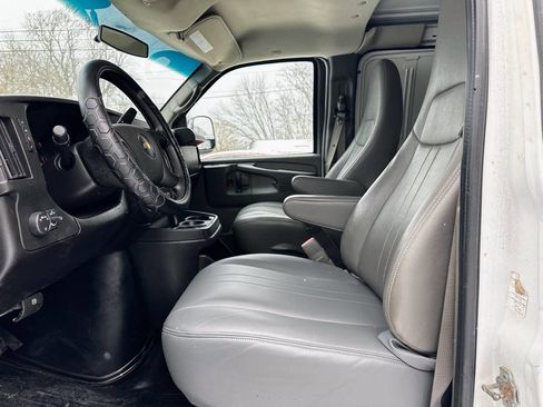 Used 2014 Chevrolet Express 2500 image 22