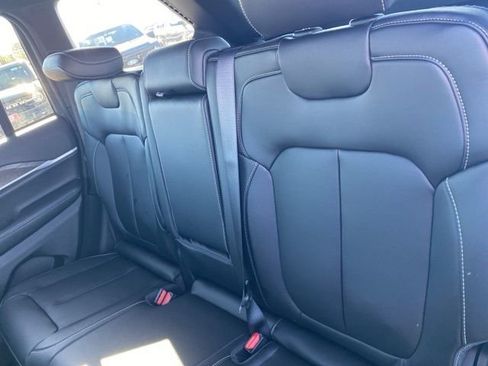 New 2025 Jeep Grand Cherokee Limited image 39