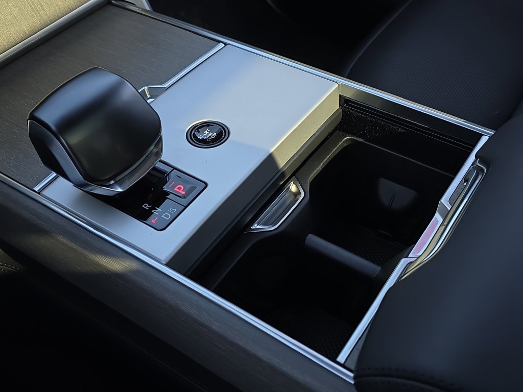 New 2026 Land Rover Range Rover SV AWD/4WD image 25