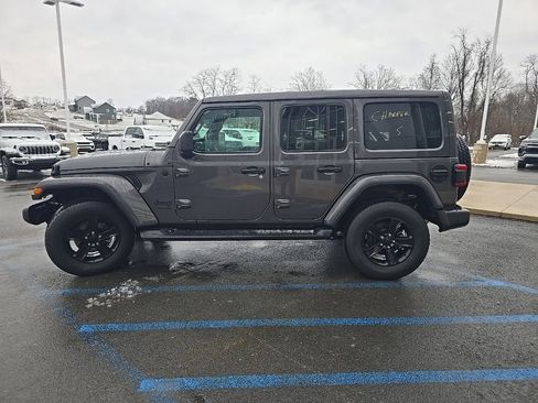 Used 2022 Jeep Wrangler Unlimited Sahara image 7