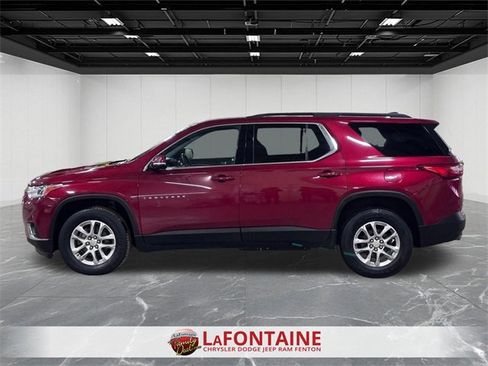 Used 2020 Chevrolet Traverse LT image 2