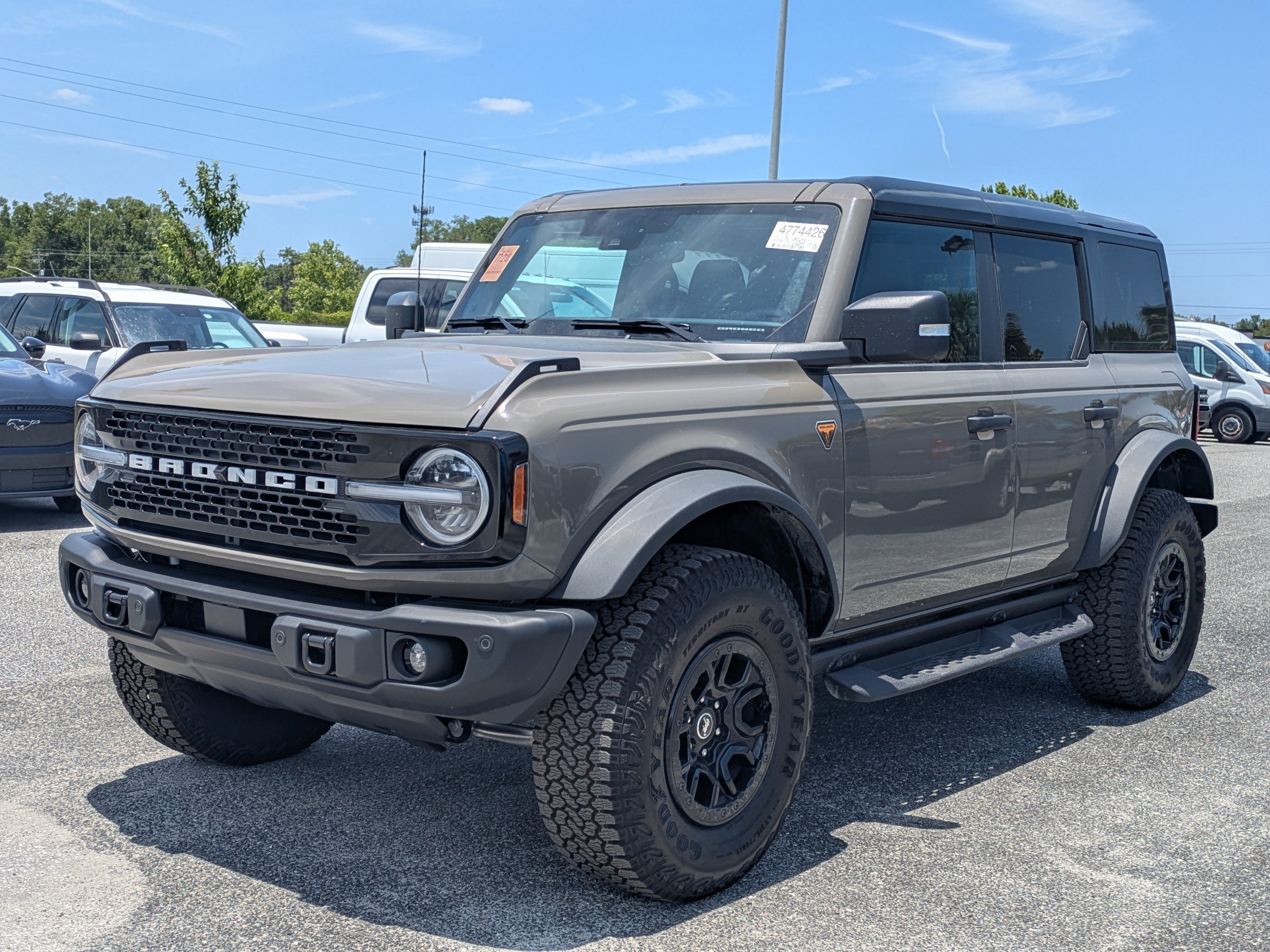Used 2025 Ford Bronco Badlands AWD/4WD image 8