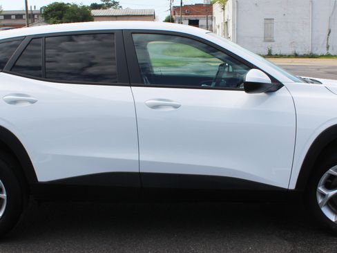 Used 2025 Chevrolet Trax LS w/ LS Convenience Package image 7