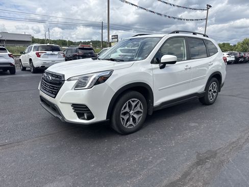 Used 2023 Subaru Forester Premium AWD/4WD image 8