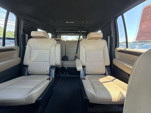 Used 2022 Chevrolet Suburban Premier AWD/4WD image 21