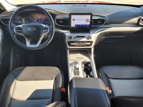 Certified 2022 Ford Explorer XLT w/ Equipment Group 202A image 14