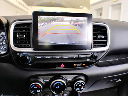 Used 2021 Hyundai Venue SEL image 50