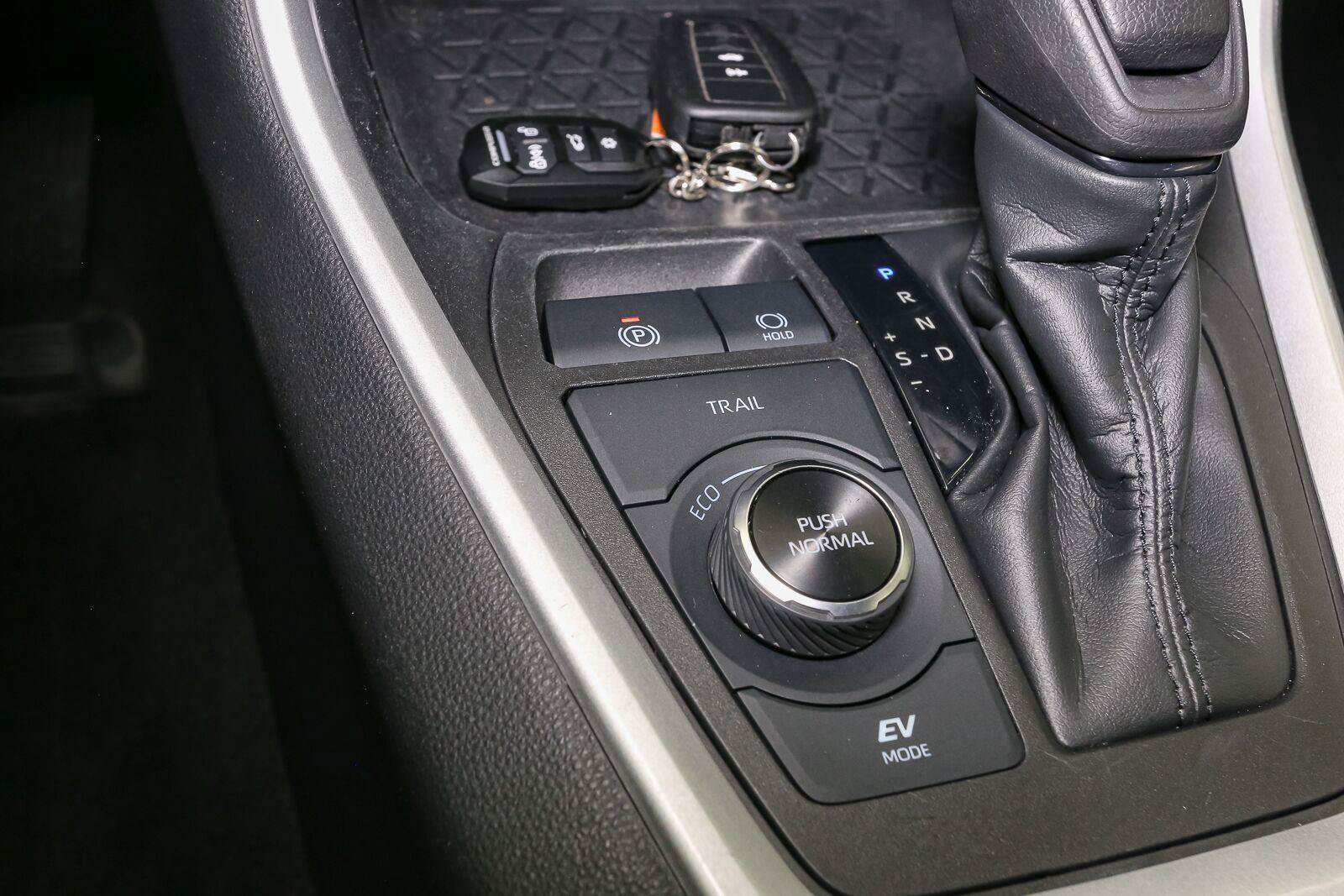 Used 2021 Toyota RAV4 XLE AWD/4WD image 31