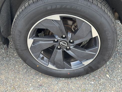 Used 2025 Nissan Rogue SV AWD/4WD image 28