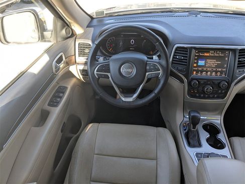 Used 2017 Jeep Grand Cherokee Limited w/ Luxury Group II image 25