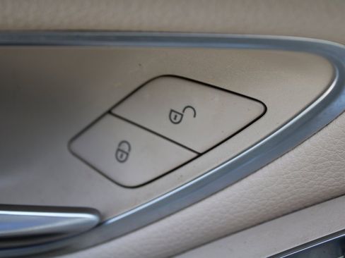 Certified 2021 Mercedes-Benz GLC 300 image 23