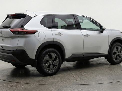 Used 2025 Nissan Rogue SV image 9