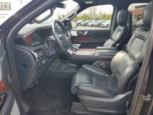 Used 2022 Lincoln Navigator Reserve image 12