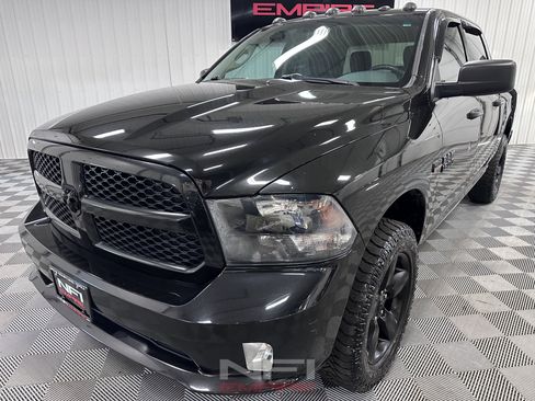Used 2016 RAM 1500 Express w/ Black Ram 1500 Express Group AWD/4WD image 3