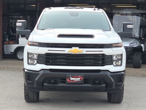 Used 2025 Chevrolet Silverado 2500 Custom w/ Custom Value Package image 2