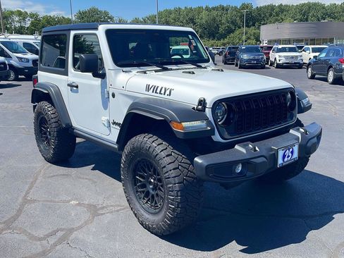 Used 2025 Jeep Wrangler Sport AWD/4WD image 7