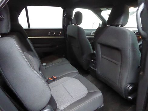 Used 2018 Ford Explorer XLT image 27