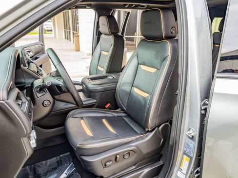 Used 2023 GMC Yukon XL AT4 image 30