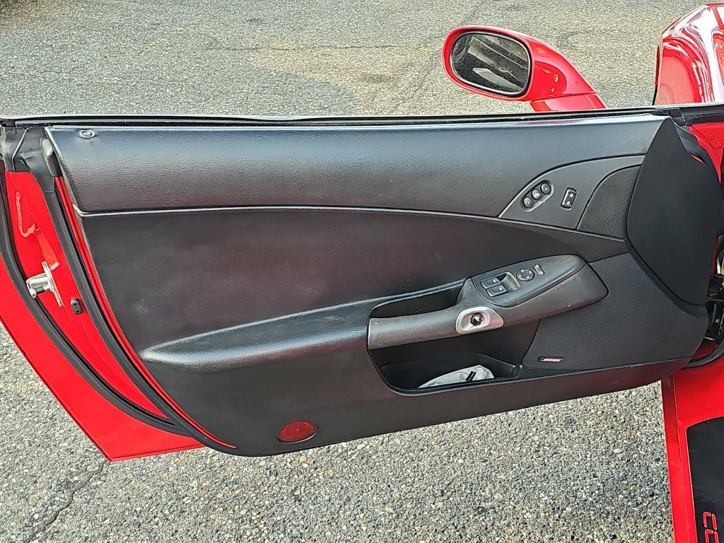 Used 2005 Chevrolet Corvette Convertible RWD image 20