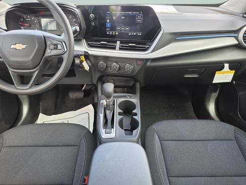 New 2026 Chevrolet Trax LS w/ LS Convenience Package FWD image 17