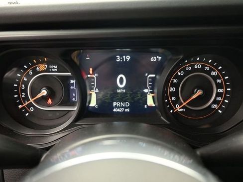 Used 2025 Jeep Wrangler Unlimited Sahara AWD/4WD image 33