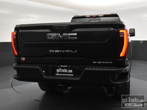 Used 2024 GMC Sierra 2500 Denali Ultimate image 5
