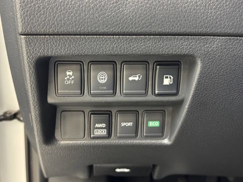 Used 2020 Nissan Rogue SV image 30