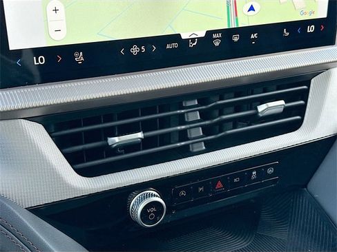 Used 2025 Ford Explorer Active w/ Active Comfort Package image 16