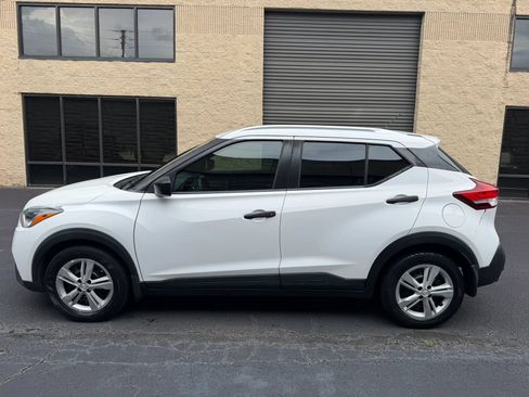 Used 2019 Nissan Kicks S FWD image 4