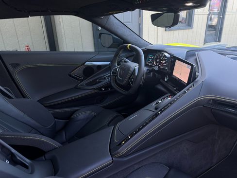 Used 2023 Chevrolet Corvette Stingray Premium Conv RWD image 34