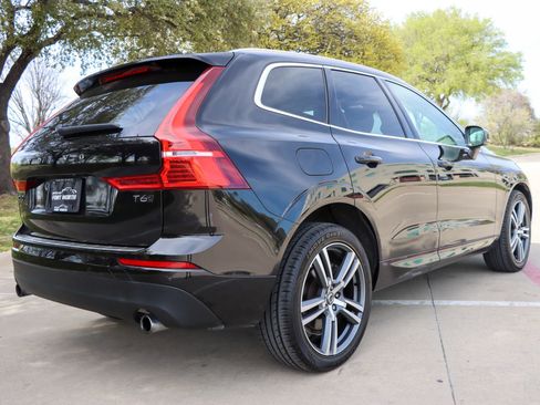 Used 2021 Volvo XC60 T6 Momentum w/ Premium Package image 7