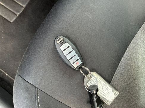 Used 2025 Nissan Altima 2.5 SV FWD image 17