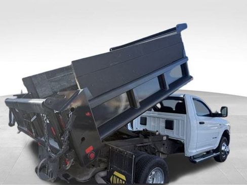 Used 2022 RAM 3500 Tradesman w/ Chrome Appearance Group image 25