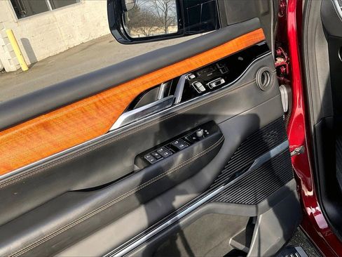 Used 2024 Jeep Grand Wagoneer Series III w/ HD Trailer Tow Package image 29