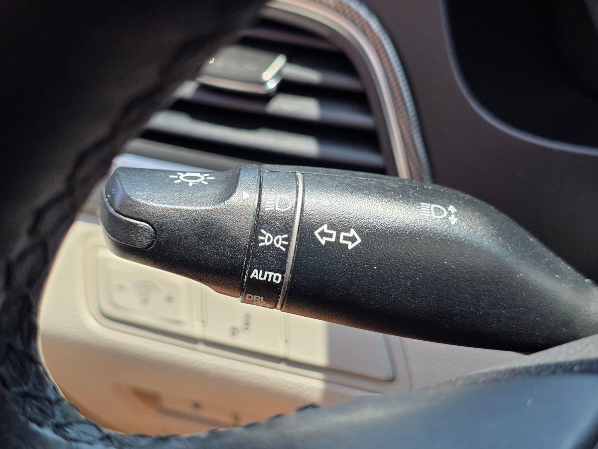 Used 2015 Hyundai Sonata Sport w/ Option Group 03 FWD image 46