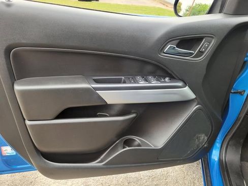 Used 2022 Chevrolet Colorado LT w/ Luxury Package image 18