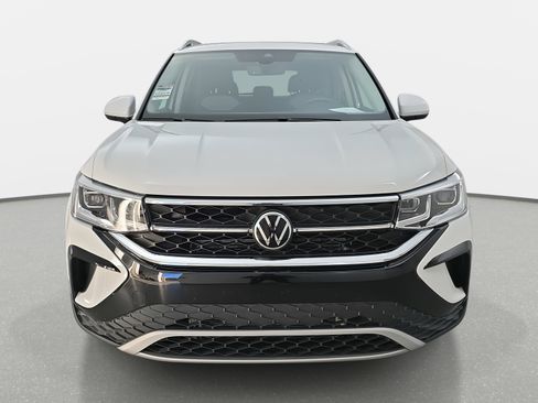Certified 2024 Volkswagen Taos SEL image 8