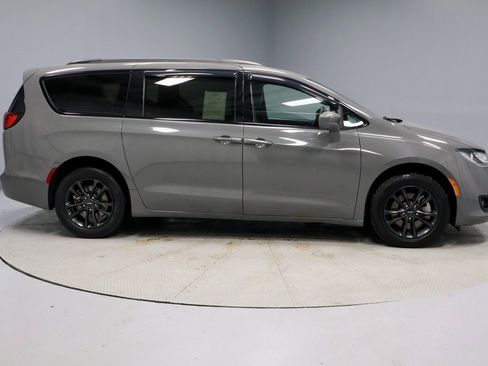 Used 2020 Chrysler Pacifica Touring-L w/ Advanced Safetytec Group image 12