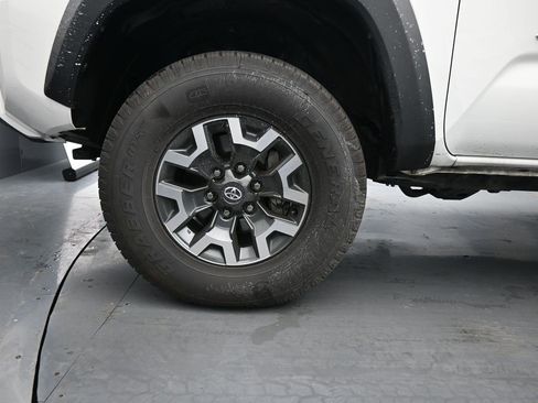 Used 2022 Toyota Tacoma TRD Off-Road w/ Technology Package image 12
