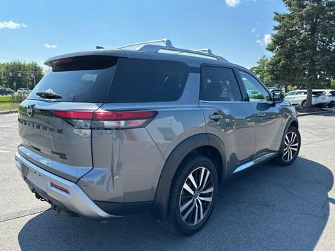 Certified 2024 Nissan Pathfinder Platinum w/ Black Appearance Package AWD/4WD image 5
