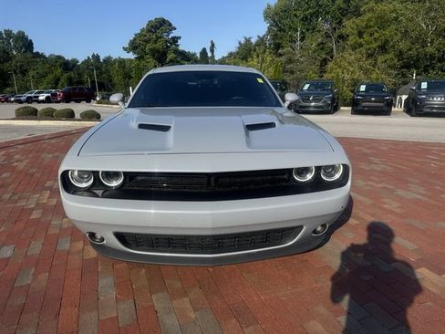 Used 2022 Dodge Challenger SXT w/ Driver Convenience Group RWD image 25