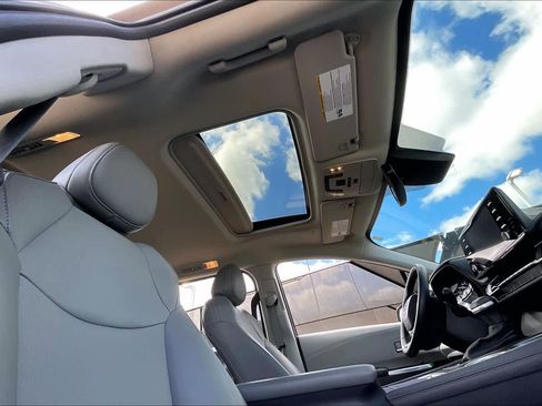 Used 2023 Toyota Sienna XLE image 14