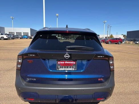 New 2026 Nissan Kicks SR image 3