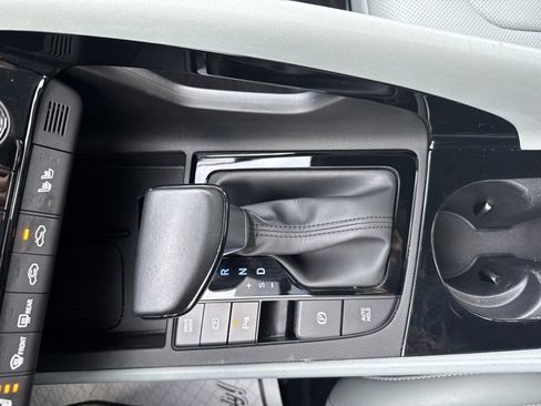 Used 2024 Hyundai Elantra Limited image 32